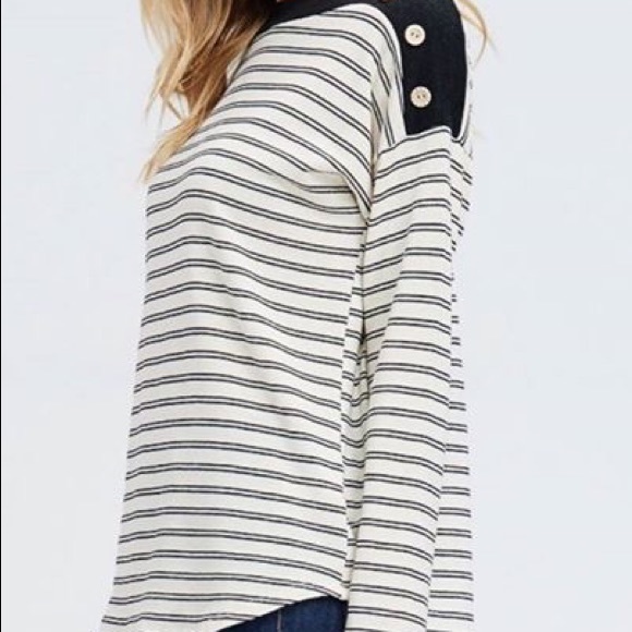 Button Detail Top - Picture 2 of 3